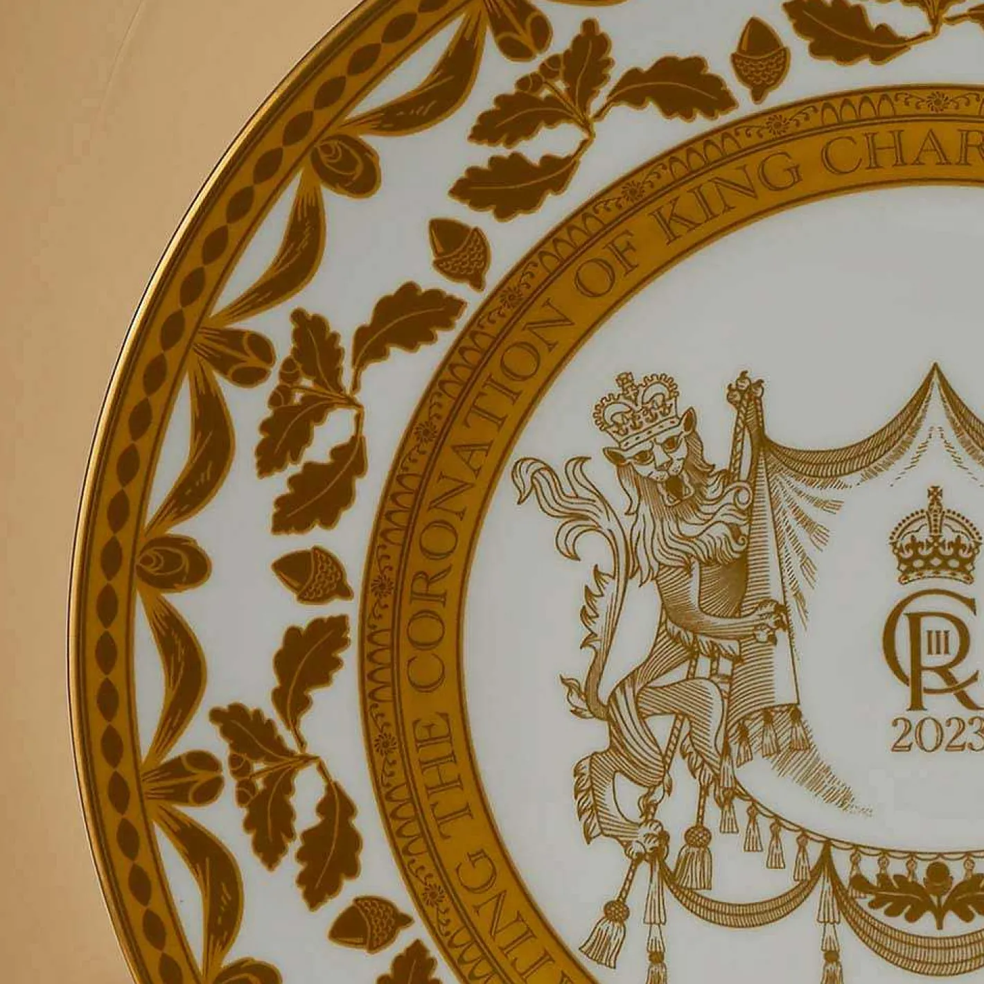 Halcyon Days The Royal Family*Coronation Gold 10" Presentation Plate