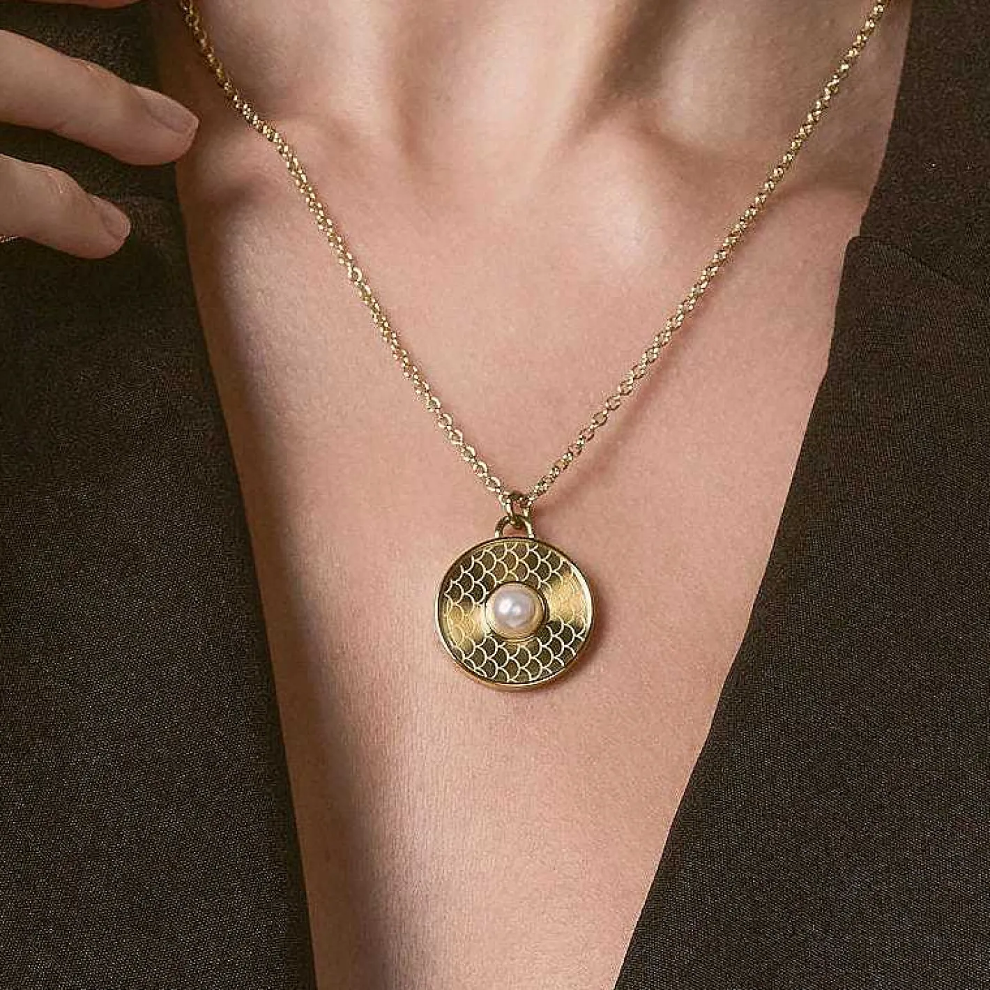 Halcyon Days Necklaces & Earrings*Salamander Cabochon Pearl & Gold Necklace