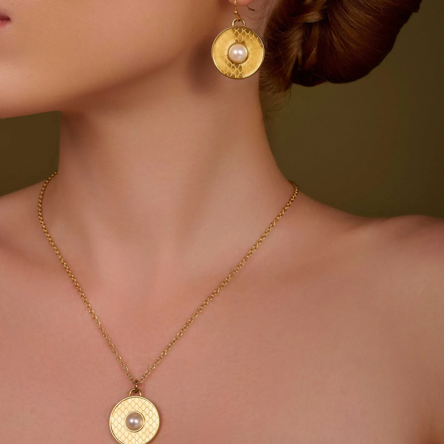 Halcyon Days Necklaces & Earrings*Salamander Cabochon Pearl & Gold Necklace